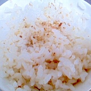 すだち風味のおかかと白ゴマのごはん